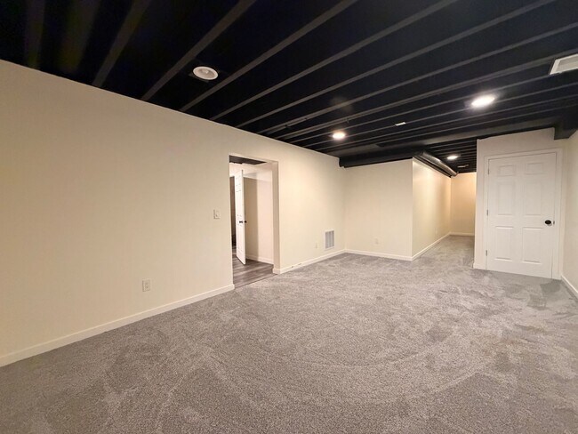 Building Photo - 3050 Ledgestone Pl NE