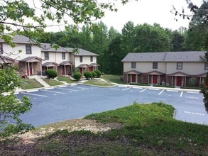 Building Photo - Wickford Court Apartments