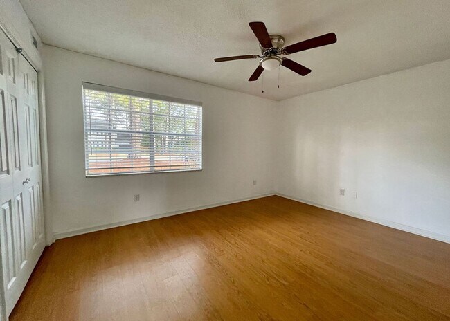Building Photo - Available 7/1. 2 BR/2 BA in a FANTASTIC Lo...