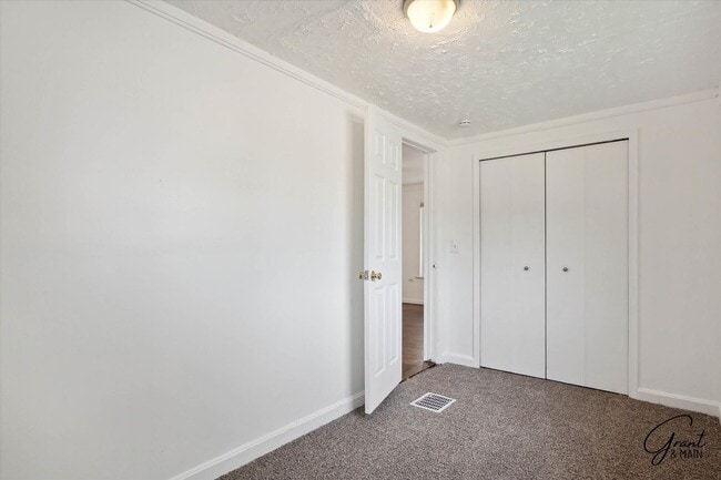 Building Photo - $1,250 - 3 Bed / 1 Bath House in Eastpointe