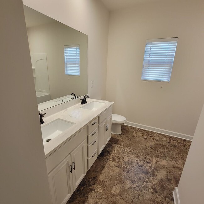 Building Photo - Spacious 4BR/.5BA Home in Steele Creek