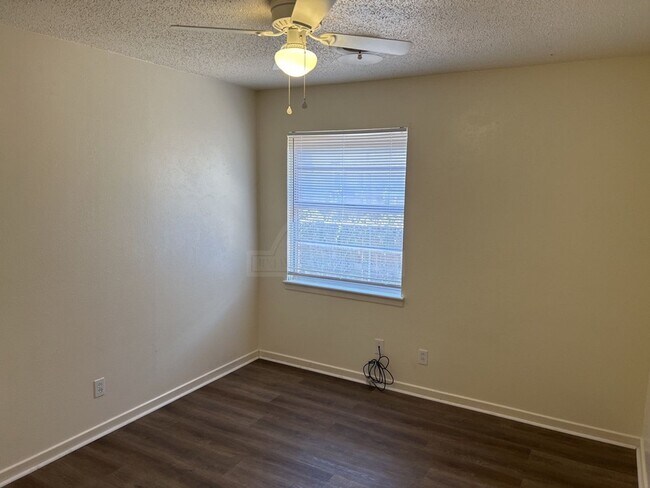 Building Photo - 1501 Richard Dr