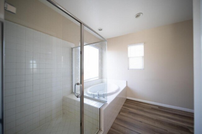 Building Photo - 36425 Fallingstar Pl