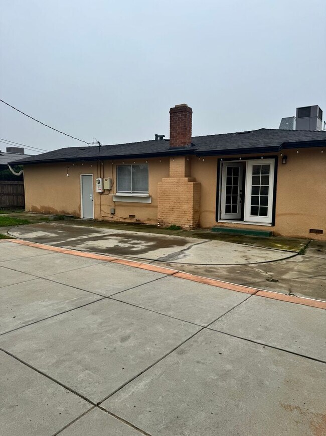 Building Photo - 1836 W Michigan Ave