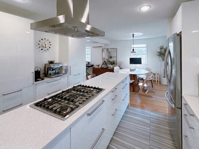 Building Photo - 27 Rockville Ave