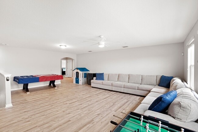 Building Photo - Your Dream Home Awaits!!!