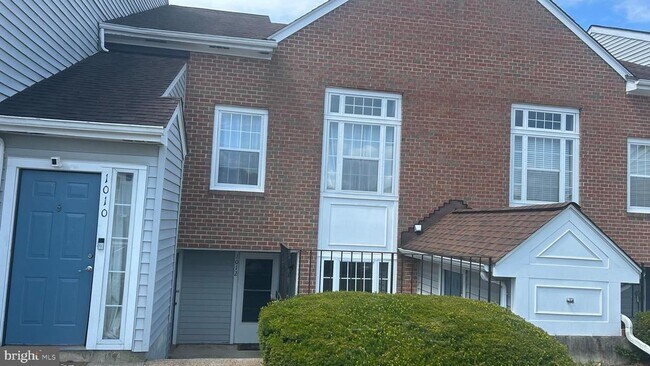 Building Photo - 1012 Spring Valley Ct