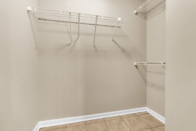 Building Photo - 5383 Twin Valley Ln