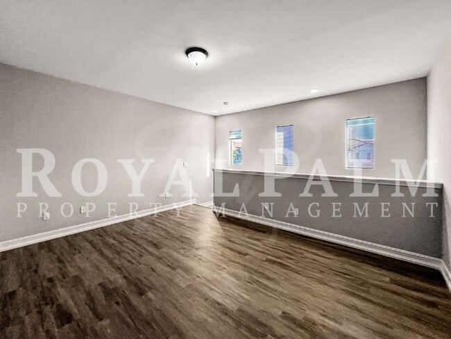 Building Photo - Big on Space, Smart on Layout — 3 bedroom 2.5 bath corner END UNIT pet-friendly townhouse!