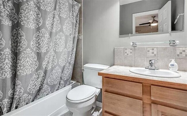 Building Photo - 1565 Springleaf Ct SE