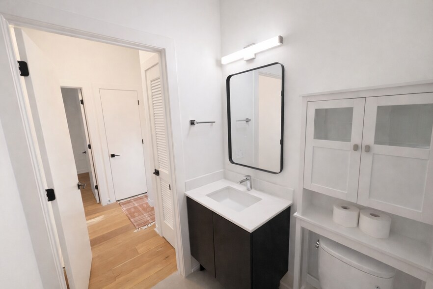 Building Photo - 4513 N Clark St