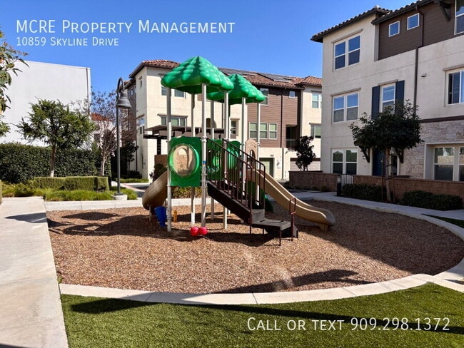 Building Photo - 10859 Skyline Dr