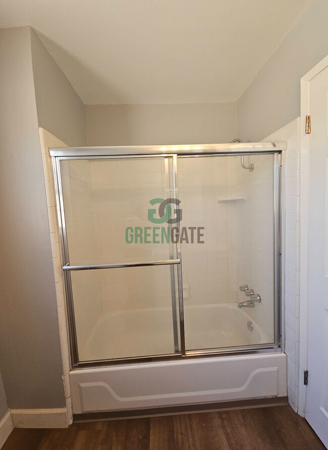 Building Photo - Rent Reduced! 3 Bedroom, 1 Bathroom Home W...