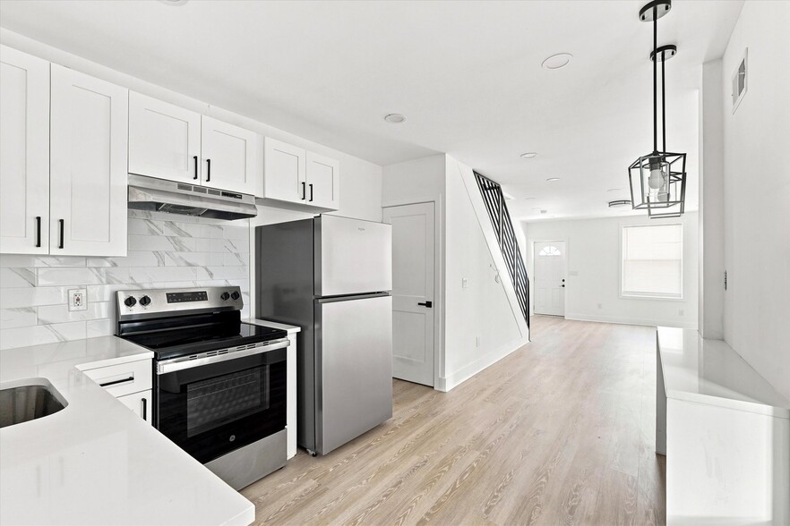 Building Photo - 5044 Parrish St