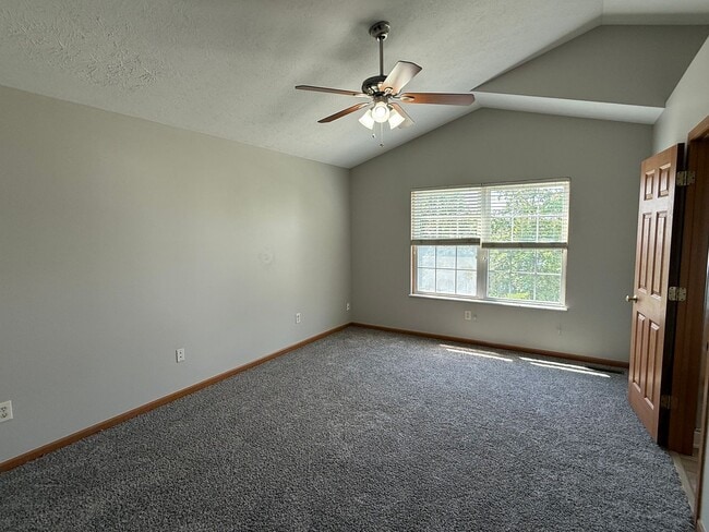 Building Photo - 4 Bedroom, 2.5 Bathroom House in Sycamore ...