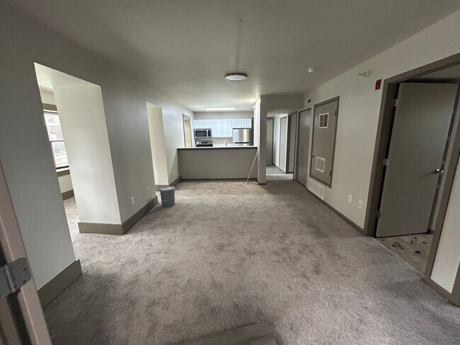 Building Photo - Spacious Downtown 3 bedroom with updates. ...
