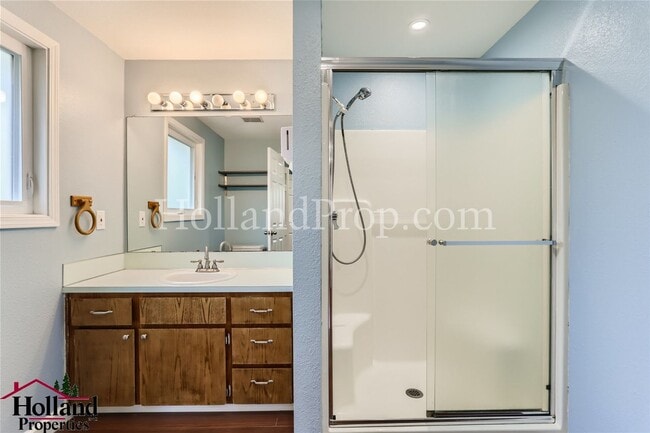 Building Photo - Gorgeous 3 Bedroom Home with SwimSpa Avail...