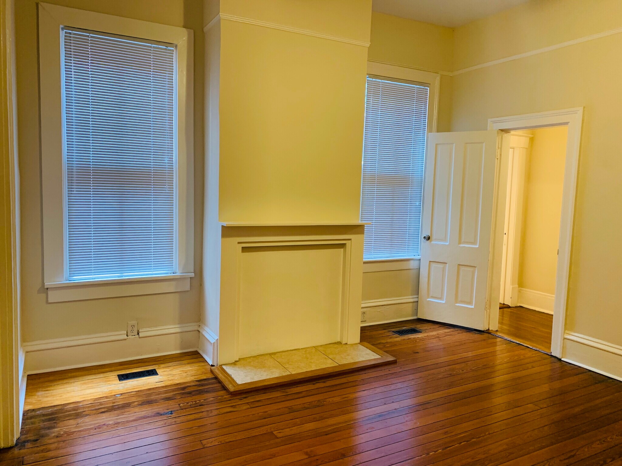 Building Photo - 903 Montgomery St