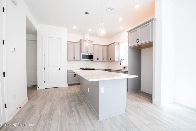 Building Photo - 7436 Calusa Ct