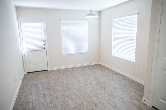 Building Photo - 1708 Bobolink