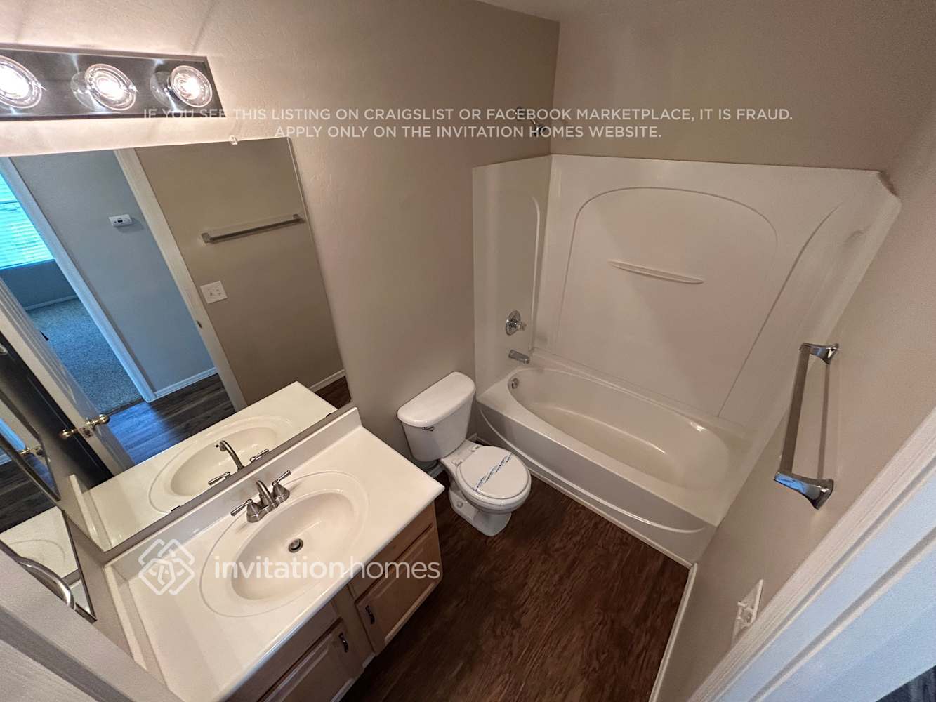 Building Photo - 7005 S 39th Dr