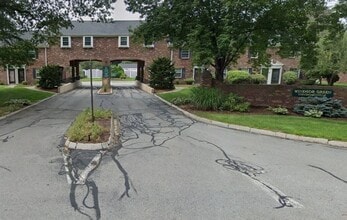 Building Photo - 606 Windsor Dr N