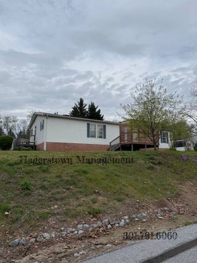 Building Photo - 3 Bedroom, 2 Bath Manufactured Home in Highland Manor