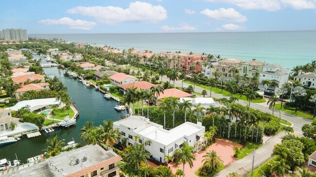 Building Photo - 1121 Bel Air Dr