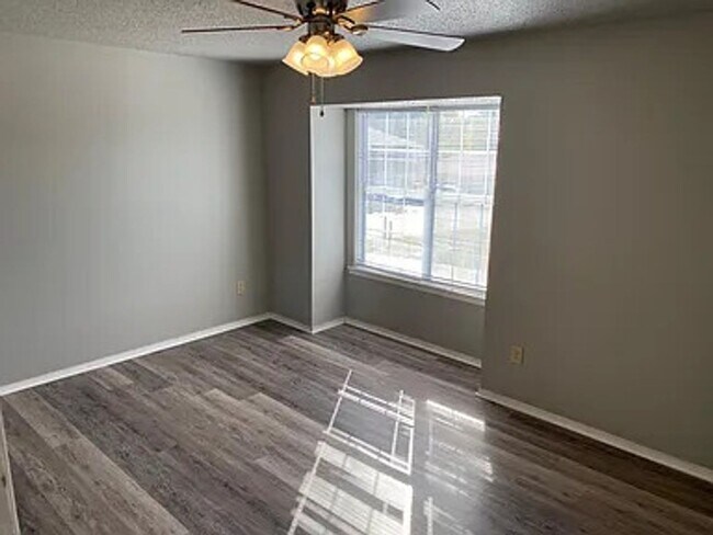 Building Photo - 40 Wilma Ave