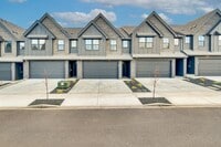 Building Photo - 6800 NE 131st Way