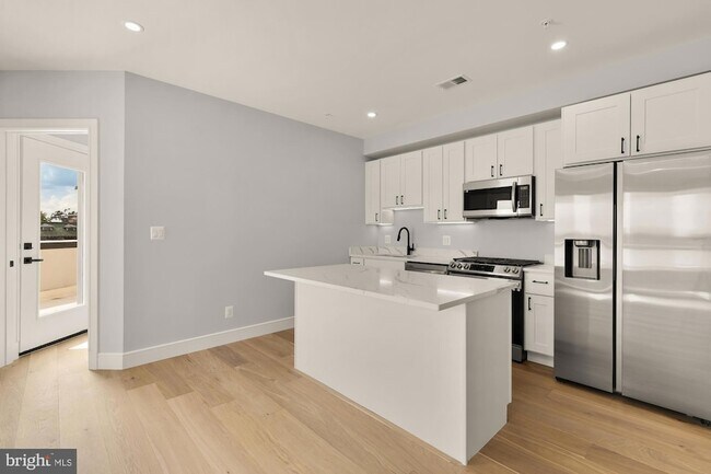 Building Photo - 3215 Mt Pleasant St NW