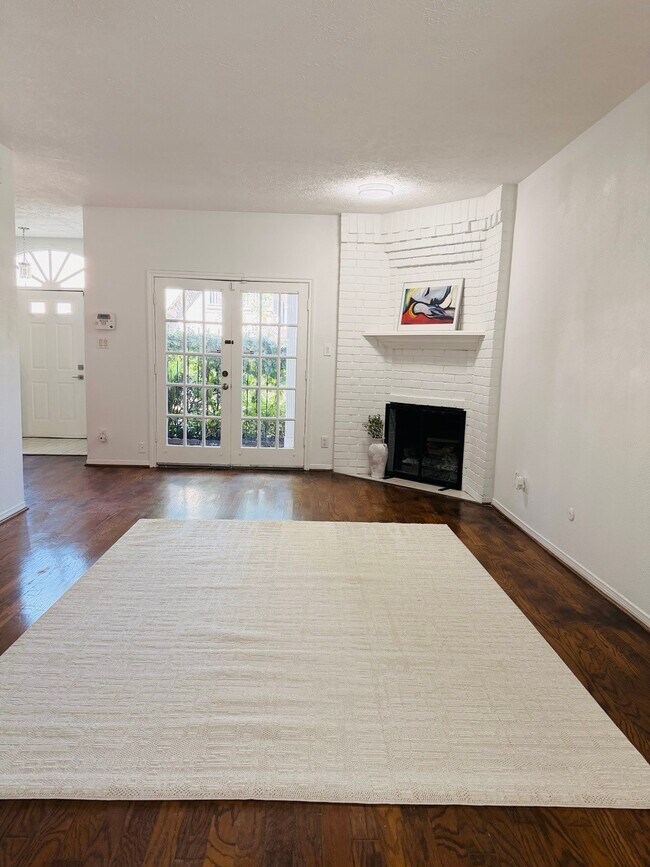 Building Photo - 2220 Bering Dr