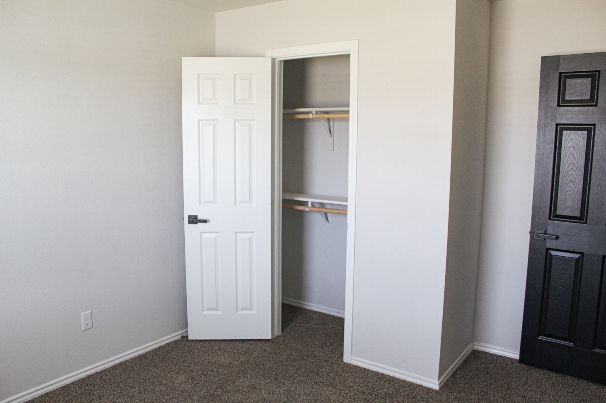 Building Photo - 1013 Velvet Ct