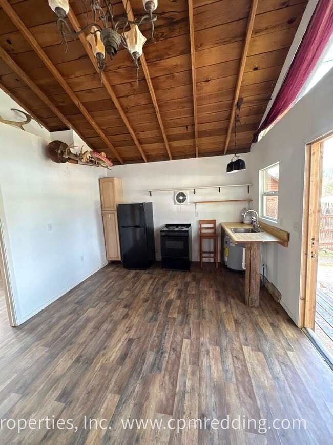 Building Photo - Updated 2-Bedroom House With Refrigerator & Vaulted Ceilings Available Now!