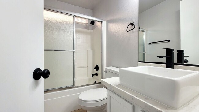 Building Photo - 8840 Spinning Wheel Ave