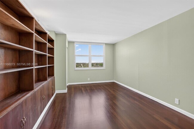 Building Photo - 1625 SE 10th Ave