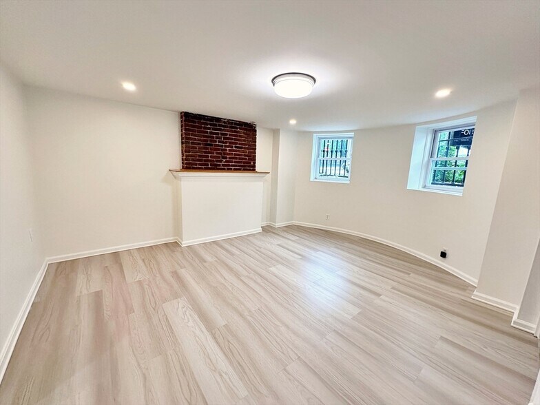 Building Photo - 422 Sumner St