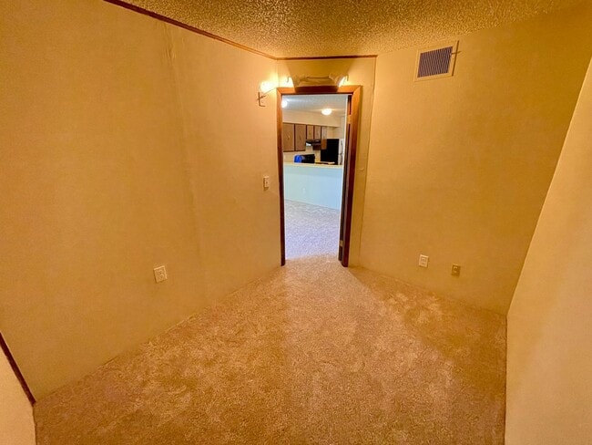 Building Photo - Cozy Studio Condo with Bonus Room/Study!