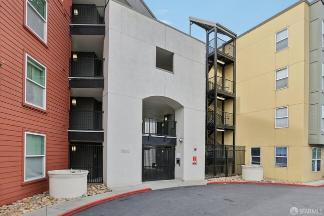 Building Photo - 8300 Oceanview Terrace