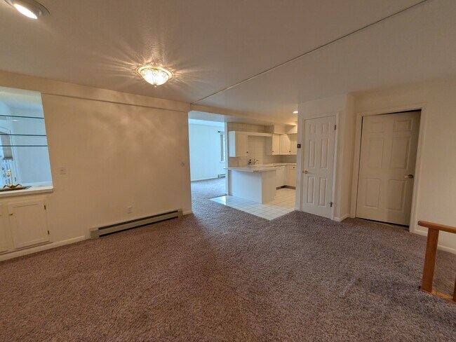 Building Photo - 1000 Fountain Terrace Dr