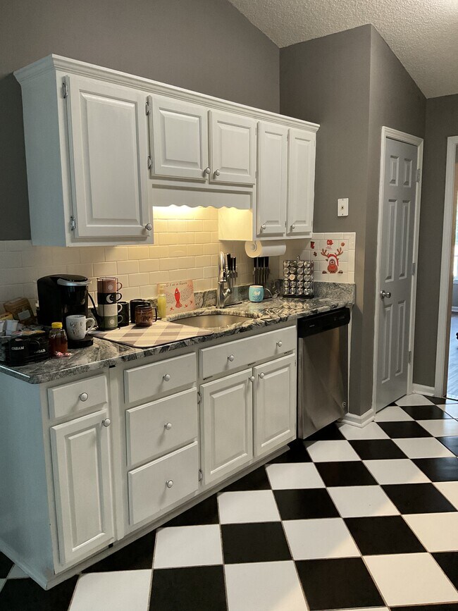 Building Photo - 183 Talon Dr