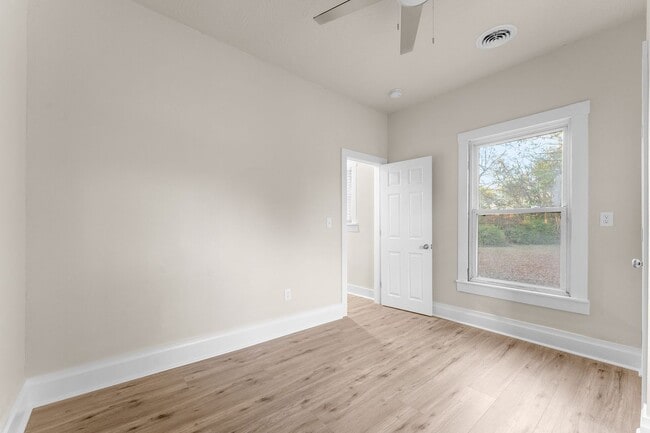 Building Photo - Available May 15!