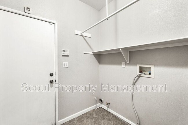 Building Photo - 43120 Avola Ct