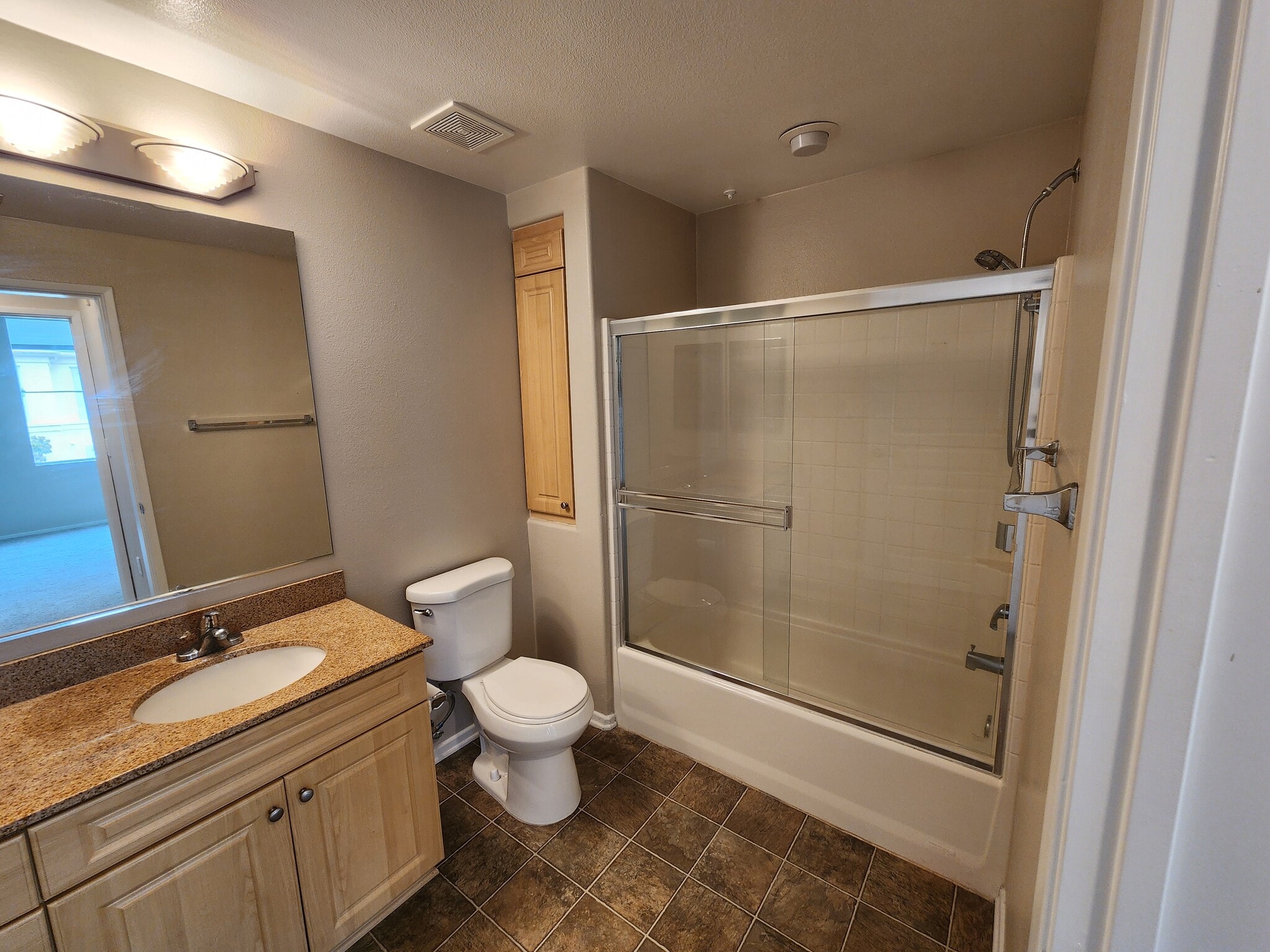 Building Photo - 2429 WATERMARKE Pl