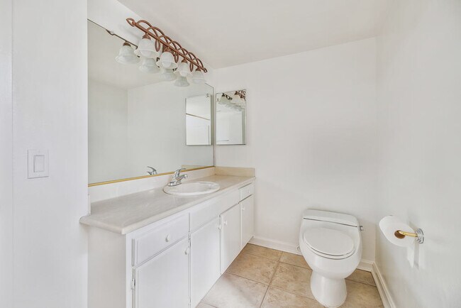 Building Photo - 34414 Laura Way