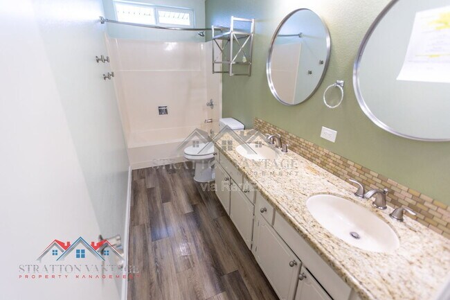 Building Photo - 2224 W Emelita Ave