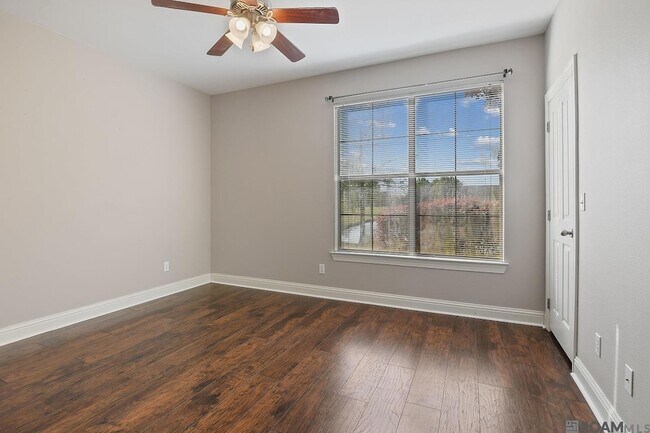 Building Photo - 809 Summer Breeze Dr