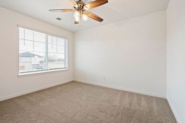 Building Photo - Ideally Located Modern 4-Bedroom Home