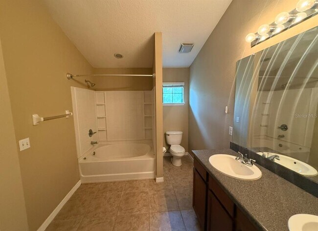 Building Photo - 16604 Kingletside Ct