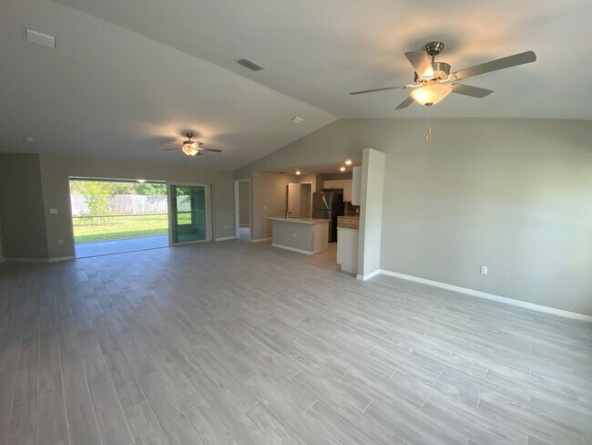 Building Photo - House for rent